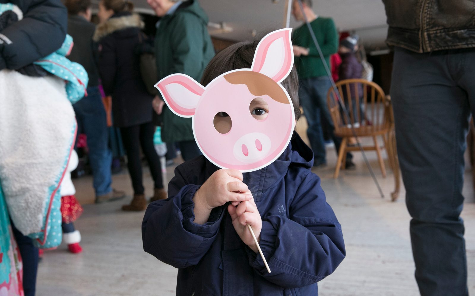 An audience member posing with a mask before the show. Photo: Evgenia Eliseeva.